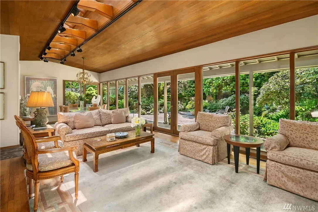 Cannon Remodel: living room and glass wall to the garden