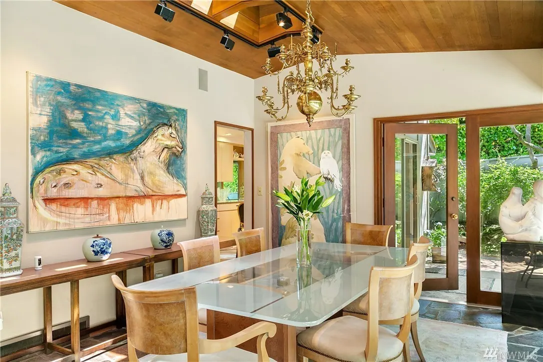 Cannon Remodel: dining room with artwork