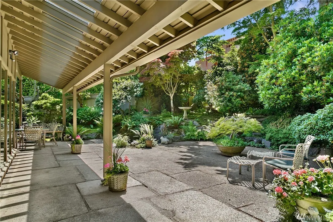 Cannon Remodel: covered terrace and stone paving