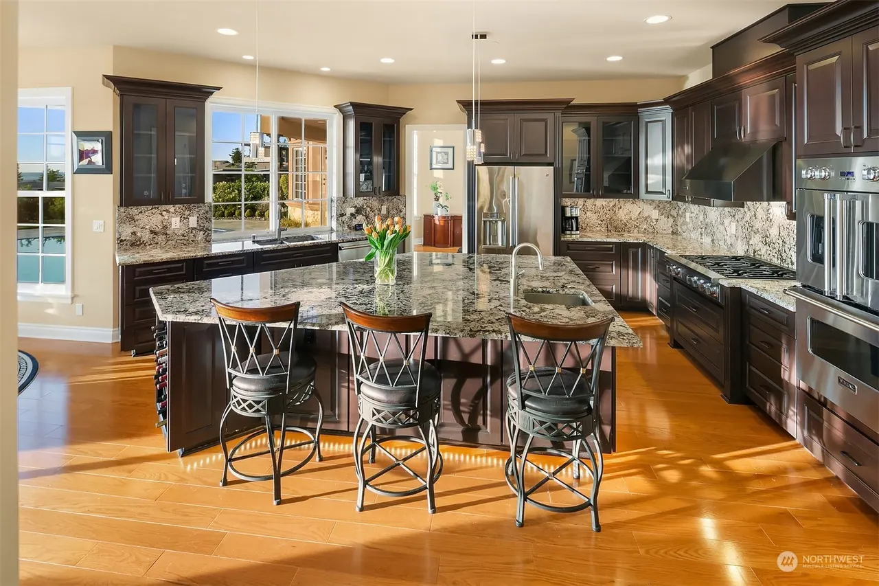 Harrison Street: kitchen with island seating