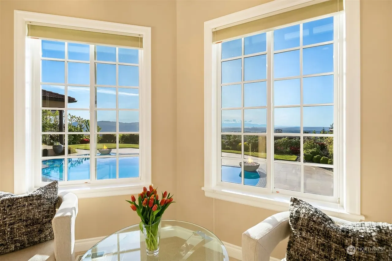Harrison Street: bedroom with view to the pool