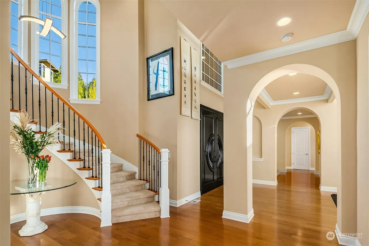 Harrison Street: entry hall and curved stair
