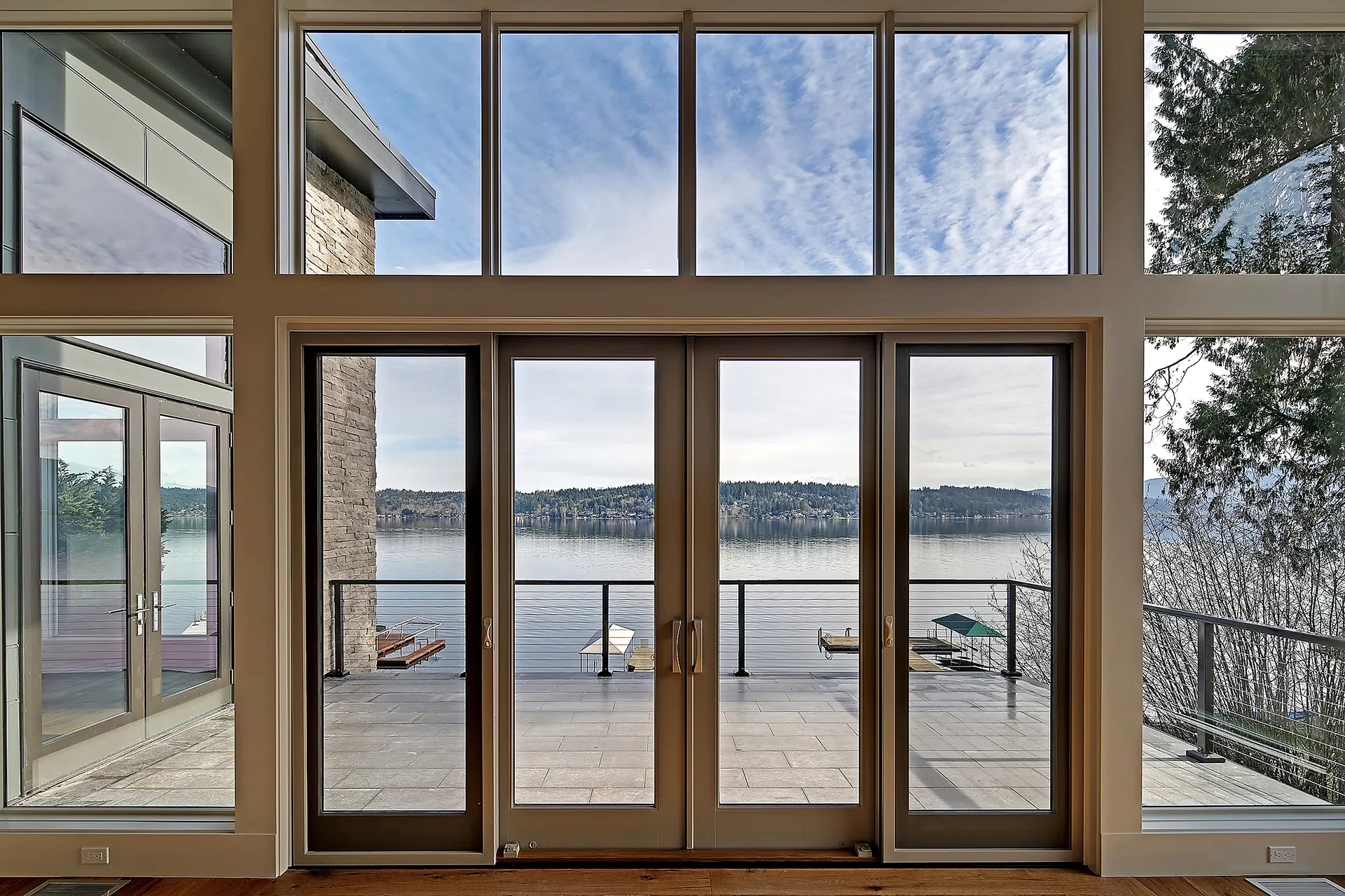 Huang Residence: floor-to-ceiling glazing to the deck