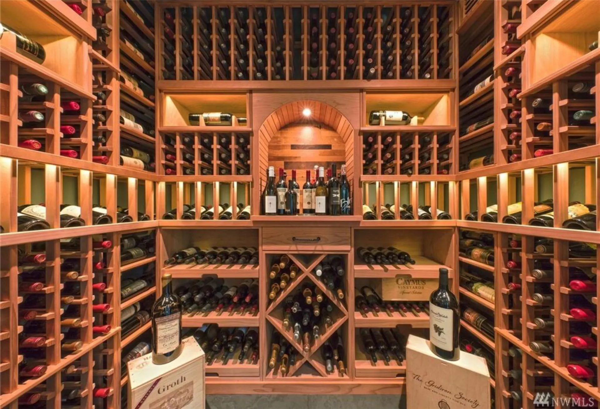 Medeiros Residence: wine room
