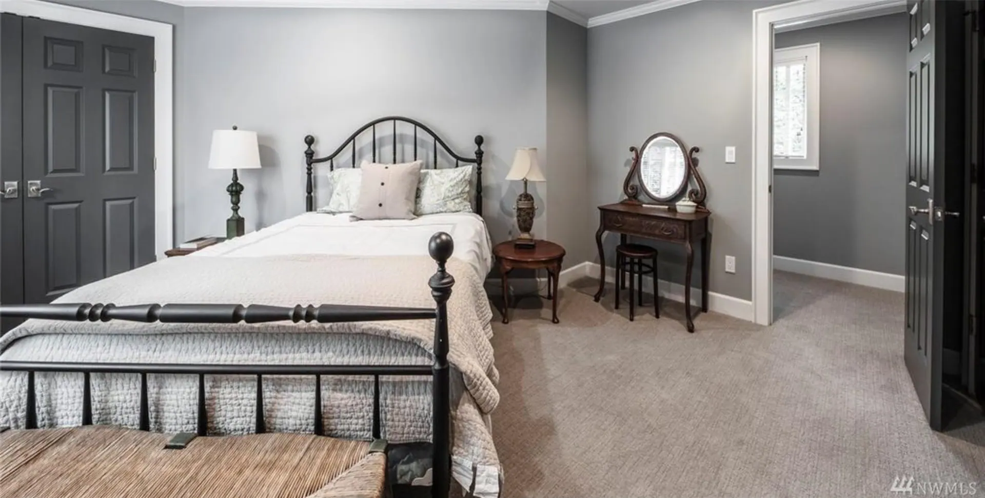 Medeiros Residence: guest bedroom