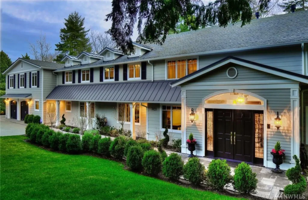 Medeiros Residence: front elevation at dusk