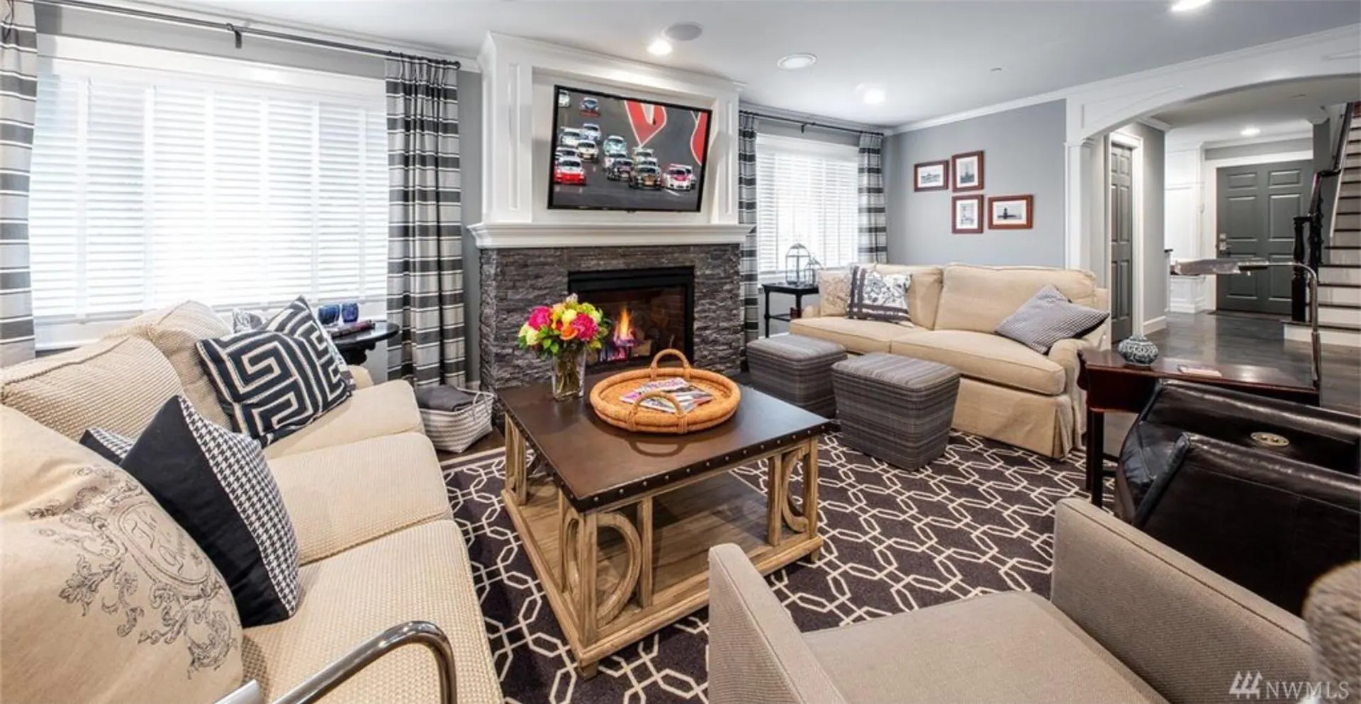 Medeiros Residence: living room with fireplace