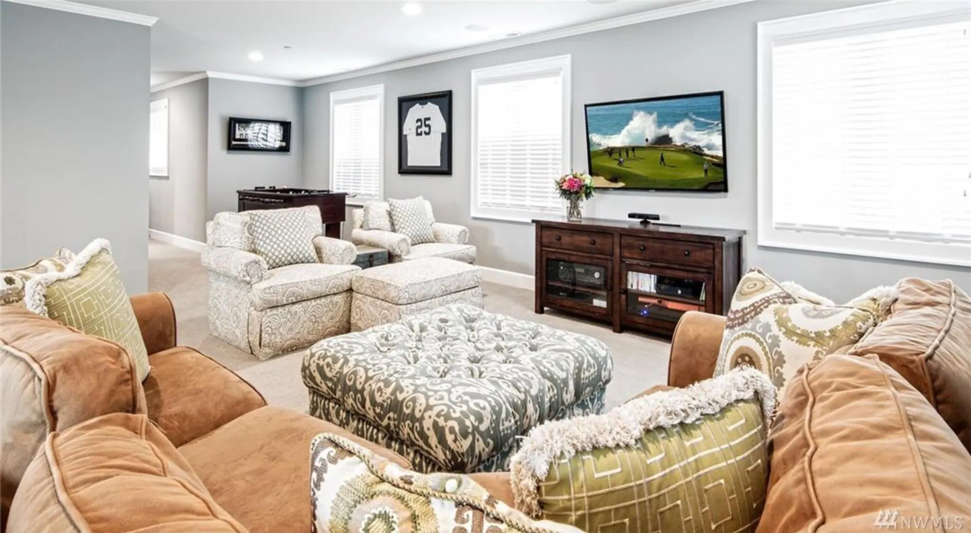 Medeiros Residence: family room