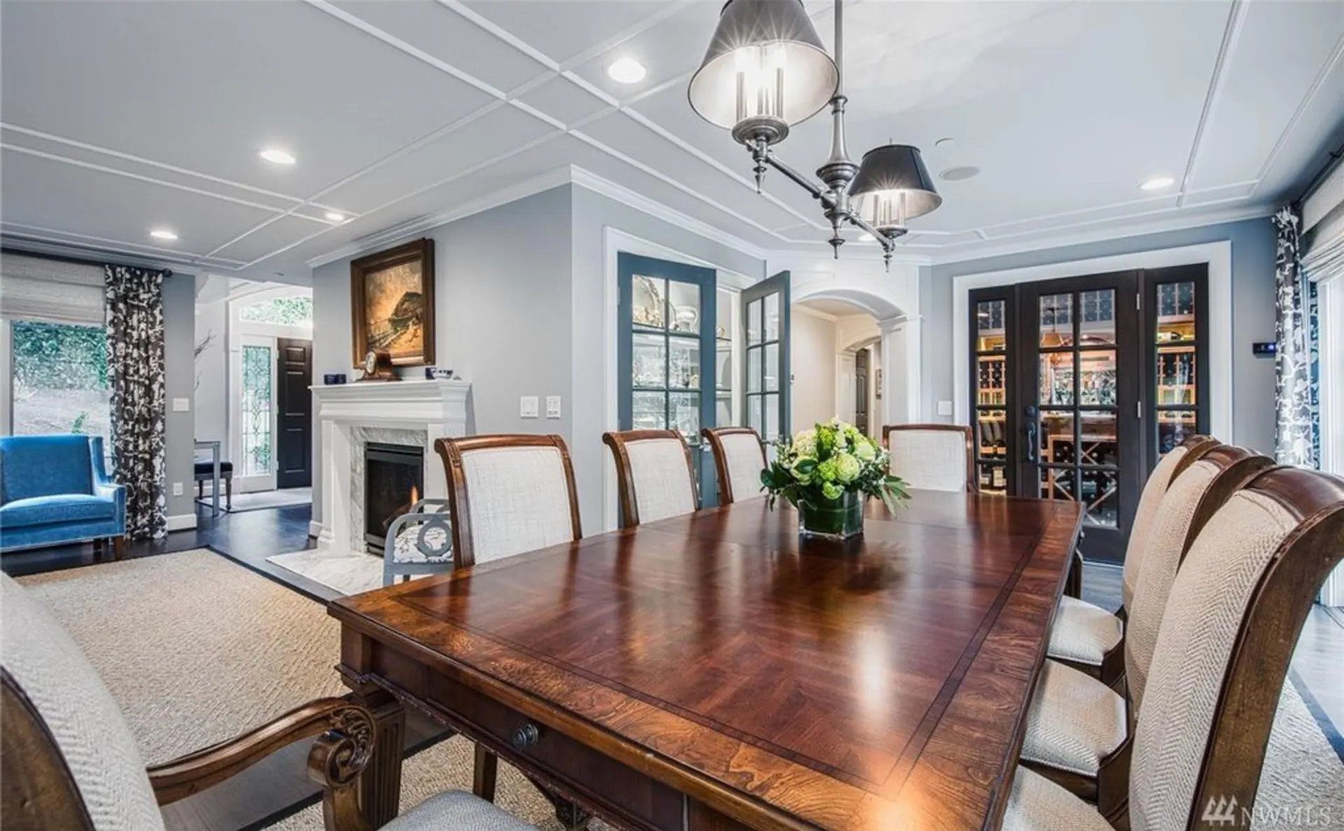 Medeiros Residence: dining room